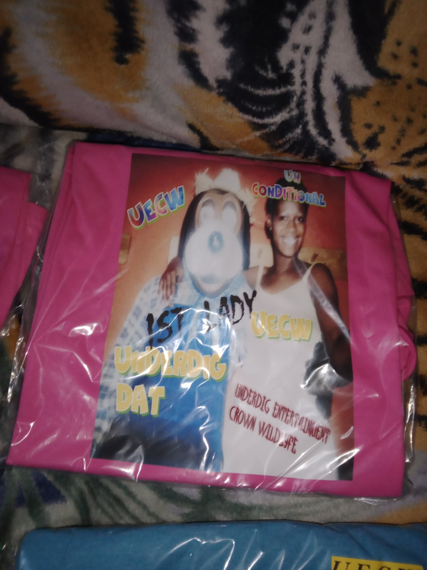 U.E.C.W. (2XL) T-SHIRTS MERCH