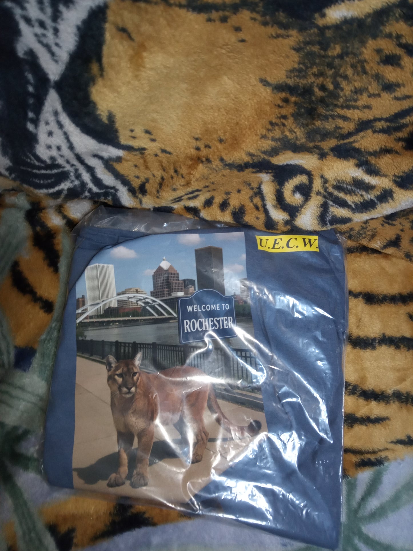 T.Y.G. MERCH🎙️(XL) T-Shirts