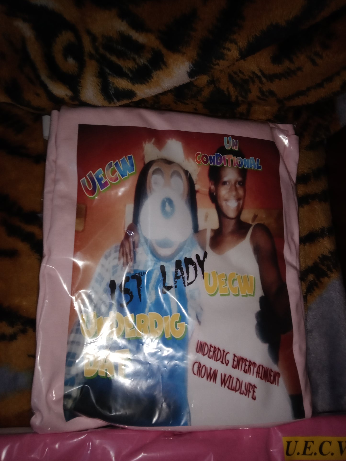 U.E.C.W. (2XL) T-SHIRTS MERCH